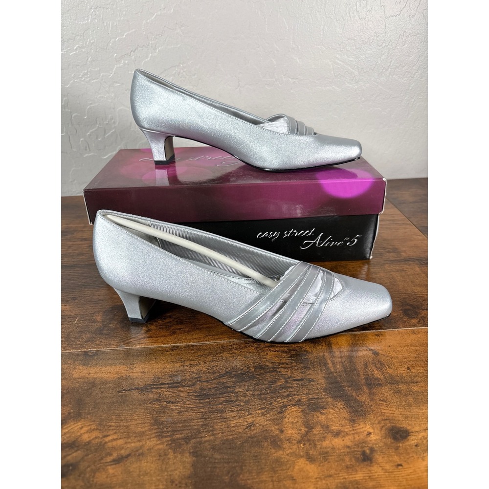 Easy Street Entice Silver Satin Pumps Womens 8 M Square Toe Kitten Heel Shoes